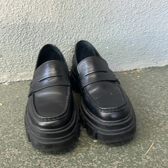 Marc Fisher Lug Sole Loafers Chunky Sole Preppy Officecore Sz 9 - Picture 2 of 9